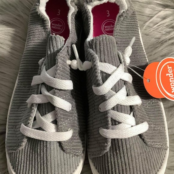 Brand New girl's shoe - Picture 2 of 4